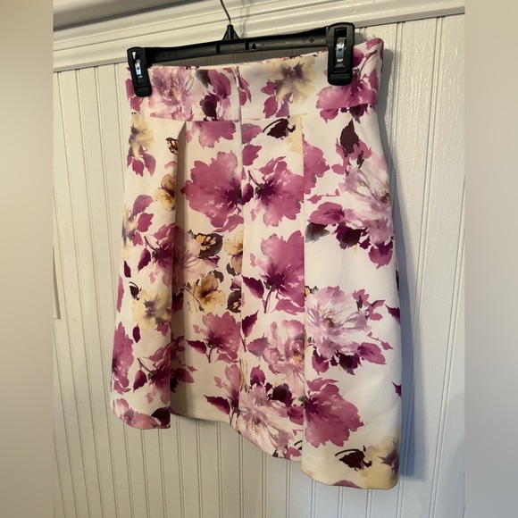 Black Halo Floral Flare Skirt - Picture 2 of 4